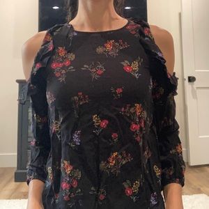 Flora black shirt 🥀